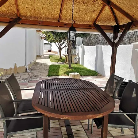 De Planta Con Piscina, Ideal Familias *