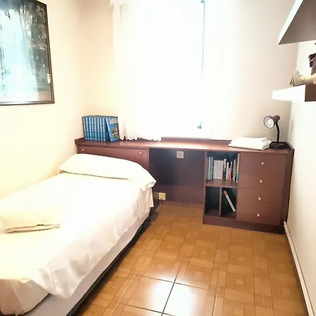 Villa De Planta Con Piscina, Ideal Familias