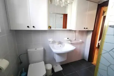 Villa De Planta Con Piscina, Ideal Familias