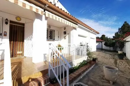 De Planta Con Piscina, Ideal Familias Villa
