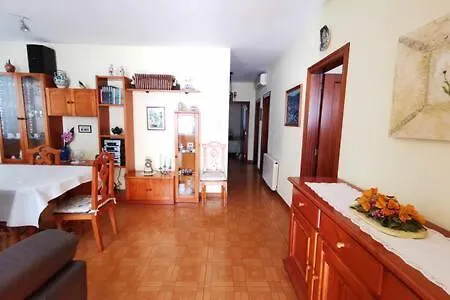 Villa De Planta Con Piscina, Ideal Familias Tarragona