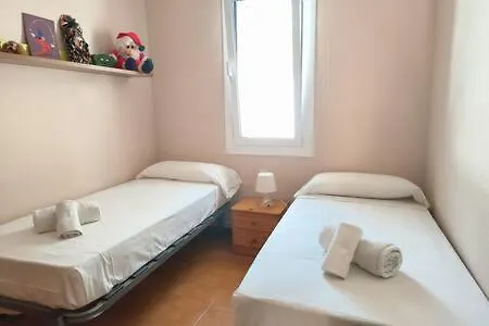 De Planta Con Piscina, Ideal Familias * Tarragona